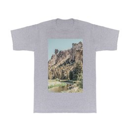 Vintage Smith Rock State Park // River and Rocks Scenic Hiking Landscape Photograph T Shirt | Vintage Wild Animals, National Park Tones, Scenic Picture View, Landscape In Winter, Outdoors Travel Sky, Natural And Earthy, Gritty Monotone Rock, Forest River Woods, Nature Sunset Decor, Oregon University Or 