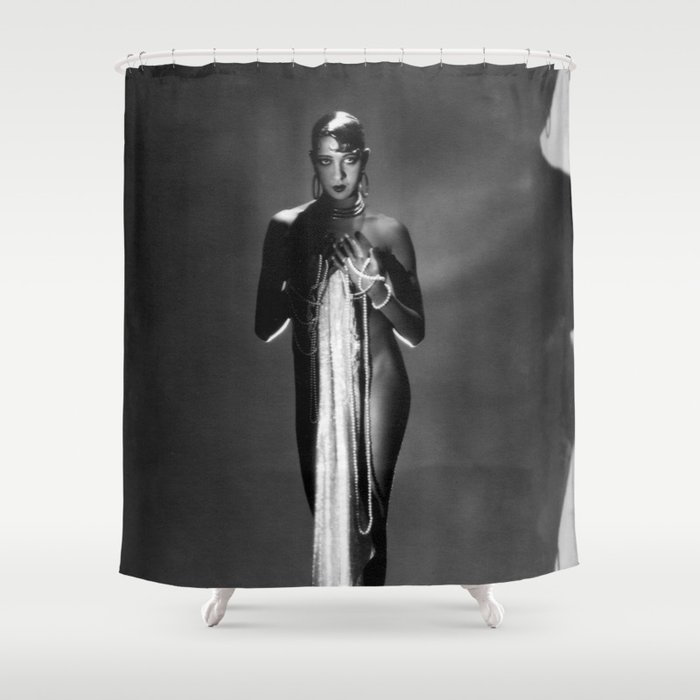 Beautiful Josephine Baker in statuesque silhouette Paris nude portrait