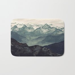 Mountain Fog Badematte | Trendy, Digital, Interiordesign, Dormroom, Relaxing, Painting, Curated, Fog, Landscape, Canada 